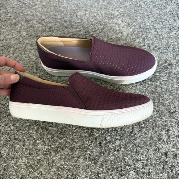 Women's Dr. Scholl’s Sustainable Comfort Burgundy Slip Ons size 10 NWOT - Picture 1 of 3